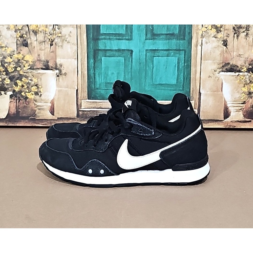 Nike Venture Runner CK2948-001 Black & White Sneakers Running Shoes Women Sz 6.5